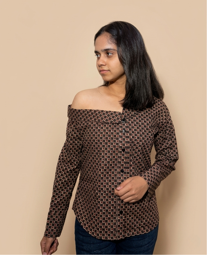 Grids Printed Off-Shoulder Shirt: Star Box