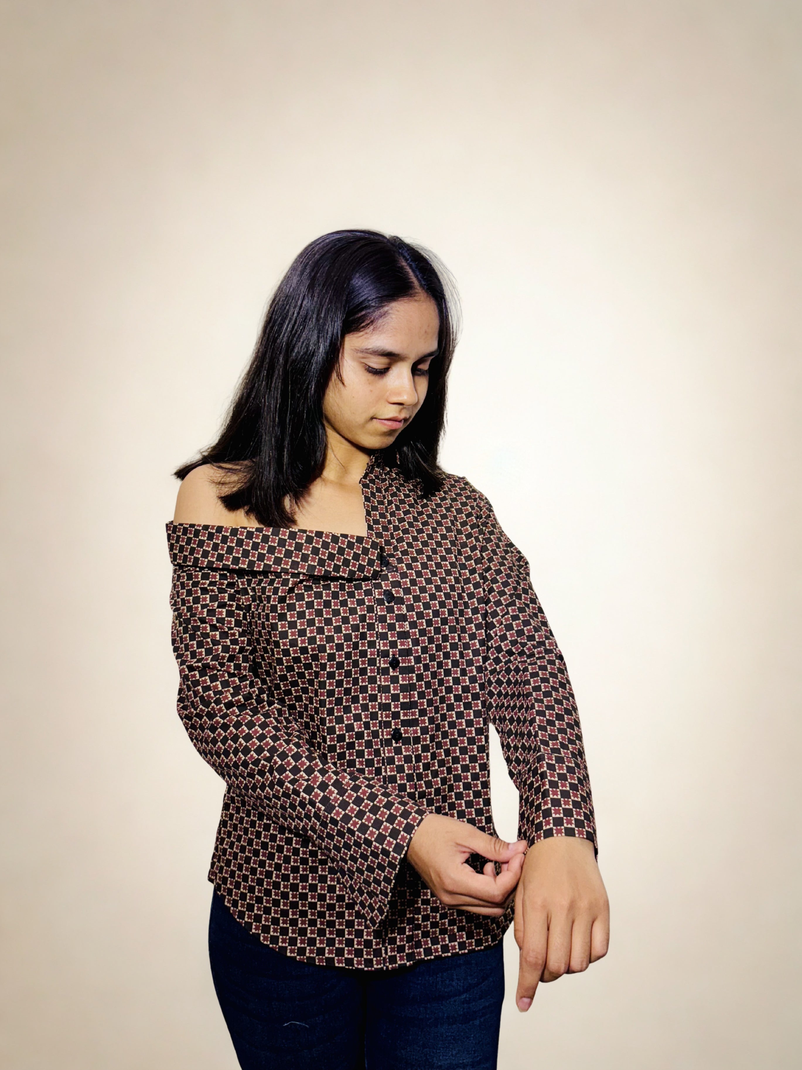Grids Printed Off-Shoulder Shirt: Star Box